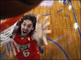 Qui est ce All Star pivot des L. A. Lakers slectionn pour la quatrime fois ?