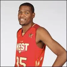 Qui est ce All Star ailier des Thunder D'Oklahoma City slectionn pour la seconde fois ?