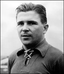 Ferenc Puskas tait un joueur de nationalit...