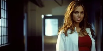 Qui interprète le rôle de Tru Davies dans "Tru Calling : Compte à rebours" ?