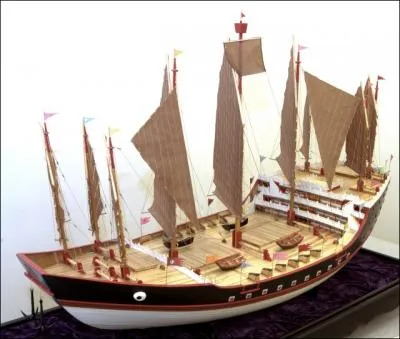 A partir de 1405, l'amiral chinois Zheng He a cum l'ocan Indien avec son armada d'une centaine de bateaux. Comment s'appelaient ces navires (jusqu' 500 hommes/navire) ?