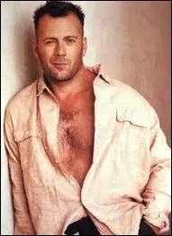 Le top du top du Roi du 'petit je-ne-sais-quoi-dans-le-regard' qui fait qu'on sait qu'on va s'amuser  tous les coups... C'est...