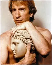 Un autre matre de la quintescence de ce 'je-ne-sais-quoi-dans-l'oeil', l'anglais toujours divin dans ses rles, Monsieur...