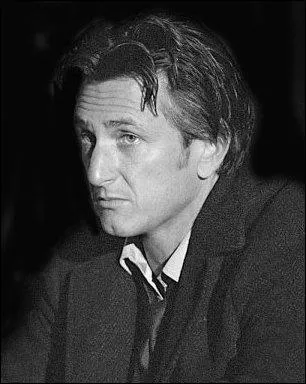 Vous le reconnaissez ? C'est le fils d'Arthur... Acteur dans Mystic River ou ralisateur pour Into the Wild...