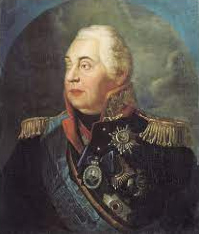 Le Tsar nomme un nouveau général en chef pour organiser la défense de Moscou. Vaincu par Napoléon à Austerlitz, il a ainsi l'occasion de prendre sa revanche.Qui est ce personnage emblématique de l'armée impériale russe ?