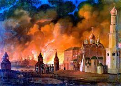 Le 14 septembre 1812, Napoléon entre dans Moscou. Mais la victoire est amère : la ville est abandonnée par ses habitants et les magasins de vivre ont été détruits. Un grand incendie éclate, ravageant la ville sainte pendant plusieurs jours. Qui est responsable de cet incendie ?