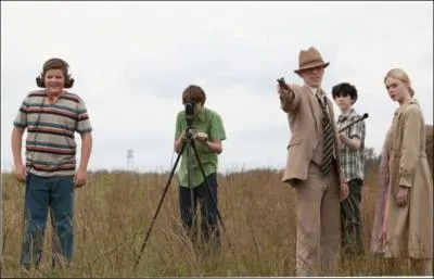 Sorti en France en aot, ce film se droule lors de l't 1979 dans une petit ville de l'Ohio. Alors qu'il tourne un film en super 8, un groupe d'adolescents est tmoin d'une catastrophe.