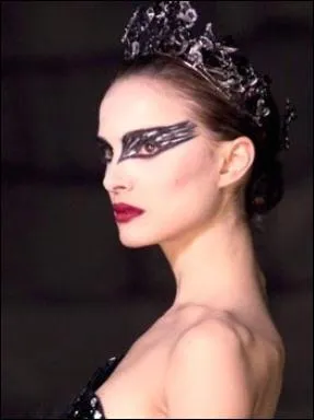 Film sorti en France en fvrier. Il nous conte l'histoire d'un duel entre deux ballerines et a valu  Darren Aronofsky son plus gros succs public et  Natalie Portman l'Oscar de la meilleure actrice.