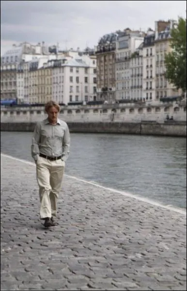 Slectionn en tant que film d'ouverture au Festival de Cannes 2011et sorti en France en mai, c'est le 42me film de Woody Allen et son deuxime grand succs en France aprs Manhattan.