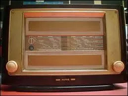 Sur quelle radio, pendant la seconde Guerre Mondiale, taient diffuss des messages cods destins aux Rsistants ?