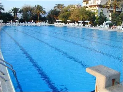 Quelle est la longueur d'une piscine olympique ?