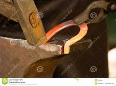 ''Il faut battre le fer quand ---------------.''