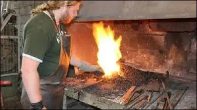 ''C'est en forgeant qu'on devient --------------.''