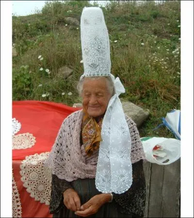 Cet trange chapeau  :