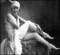 Chanteuse et actrice franaise, elle fut meneuse de revue au 'Moulin Rouge', au 'Casino de Paris' et aux 'Folies Bergre'. Elle reprsenta la midinette parisienne typique des annes folles.