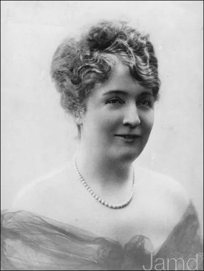 Femme de ministre, elle assassina le directeur du Figaro, Gaston Calmette, en 1914. Il menait une campagne mdiatique trs dure contre son mari sous forme de dballages d'histoires sentimentales.