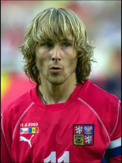 Pavel Nedved est un joueur de...