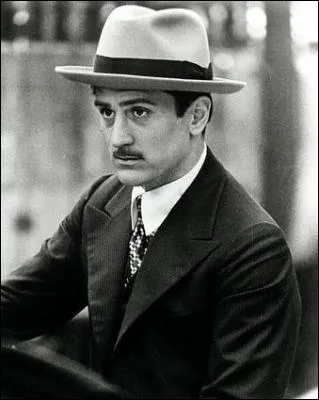 Dans 'Le Parrain II', qui tient le rle du chef de clan Corleone ?