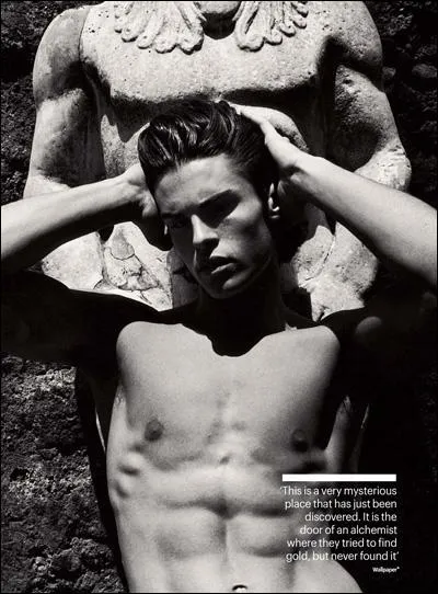 Qui est ce chanteur et quelle chanson interprte-t-il ?