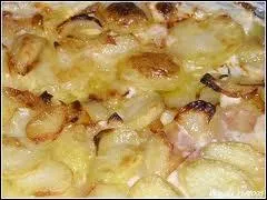 Gratin de pommes de terre aux 'sprats' (poissons voisins du hareng)