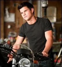 Qu'apprend Jacob lors de la visite de Bella ?