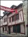 Dans quelle ville inaugure-t-on, le 21 juin 1998, les maisons Satie, musée dédié au compositeur dans la belle demeure à colombages de son enfance ?