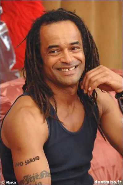 ''Porte l'eau, porte la vie / Du ciel à ton seau / Le jour et la nuit / C'est de l'or / Entre tes mains / Chaque jour qui passe / Fait la Terre plus lasse'' ... Yannick Noah adore...
