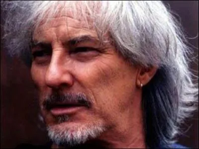 Hugues Aufray aussi a essayé les chansons sur les animaux... Je me souviens en colo, ça cassait bien l'ambiance autour du feu de bois ! Il y en a même qui partaient en pleurant ! Quelle chanson n'est pas de lui ?