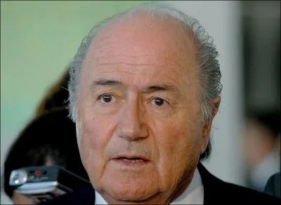 Juin : Foot : Joseph  Sepp  Blatter est rlu prsident de :