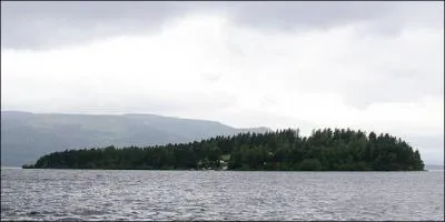 Juillet : Attentat  Oslo et Massacre  Utya ;Anders Behring Breivik tue 77 personnes ; cela se passe :