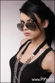 Elle chante  Club Rocker , qui est-elle ?