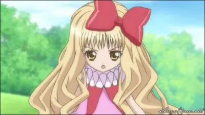 Quelle est cette chara nari et avec qui est-elle ?