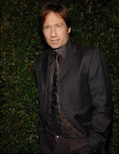 1, 84 cm d'emm... . probables, mais un grand litt�raire, dipl�m� de Yale. Inoubliable dans son costume d'agent du FBI... Il faudra lui faire oublier Tea...