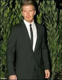 Eh oui, habill� sa carrure ath�tique lui conf�re une ligne impeccable, qui se charge d'habiller ce footballeur anglais, v�ritable star internationale...