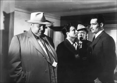 Pour jouer dans son film noir ''La Soif du Mal'' (1958), cet acteur et ralisateur a d s'alourdir de 27 kilos alors qu'il en pesait dj 122. Qui est-ce ?