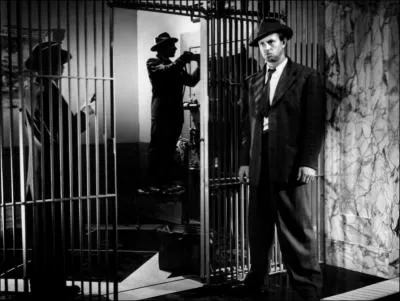 ''Quand la ville dort'' (1950) est un film noir oppressant ralis par John Huston. Au milieu des grandes stars de l'poque, on retrouve une toute nouvelle actrice, future diva. Qui est-elle ?