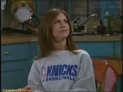 De quelle couleur est la robe que Rachel a choisie  la fin de l'pisode 'Celui qui a du mal  se prparer' ?