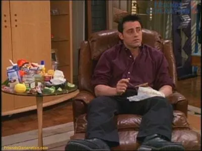 Dans 'Celui qui a un problme de frigo',  qui Joey demande-t-il de l'argent pour le remplacer ?