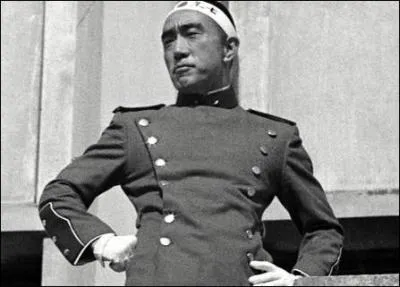 Ecrivain japonais, n le 14 janvier 1925, qui s'est suicid par seppuku suite  un coup d'tat manqu.