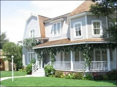 A qui appartient actuellement cette maison ?