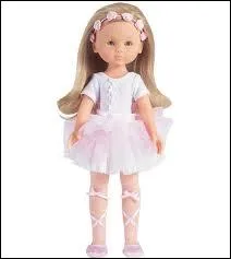 Cette poupe porte une tenue de... .