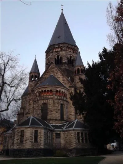 Sur quelle le de Metz se situe le Temple neuf ?