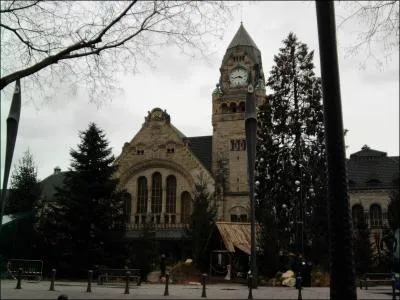 La gare est une oeuvre de l'architecte ?