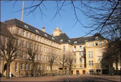 Quel est le nom actuel de ce lyce construit pendant l'annexion allemande sous le nom de 'Oberealschule' puis 'LTE' ?