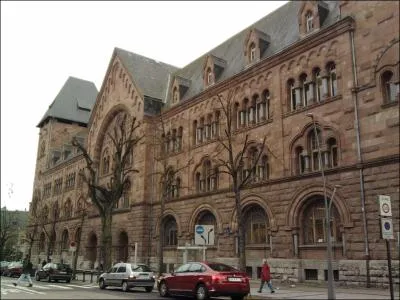 En quelle anne a t ft le centenaire de la poste centrale ?