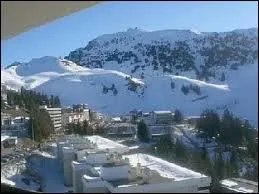 Quelle est cette station de sports d'hiver où Killy a gagné ses 3 médailles olympiques en 1968 ?