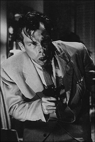 Pour terminer cette srie de quizz, je vous demande le nom de l'acteur, vtran dcor de la Seconde Guerre mondiale, qui a jou dans le film de Fritz Lang ''Rglement de comptes'' (1953) ?