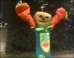 Dans la mme srie tlvise : comment s'appelle ce voyou  la tte de citrouille ?