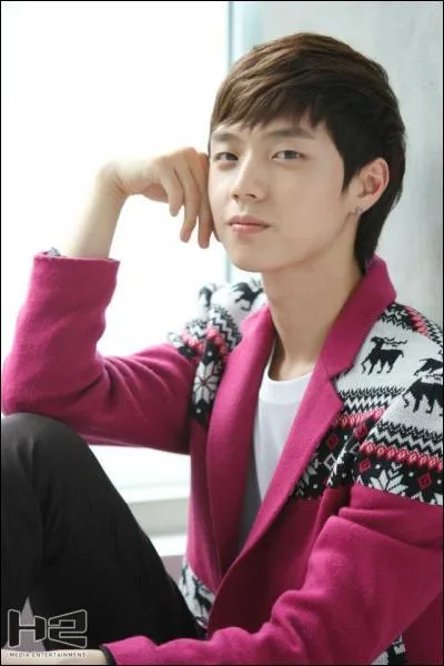 Qui est rappeur et est n le 9 aot 1993 ?