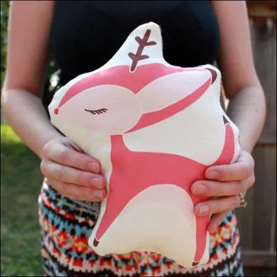 Oh, le joli coussin Tata Odette... Celui-l il va bien aller...